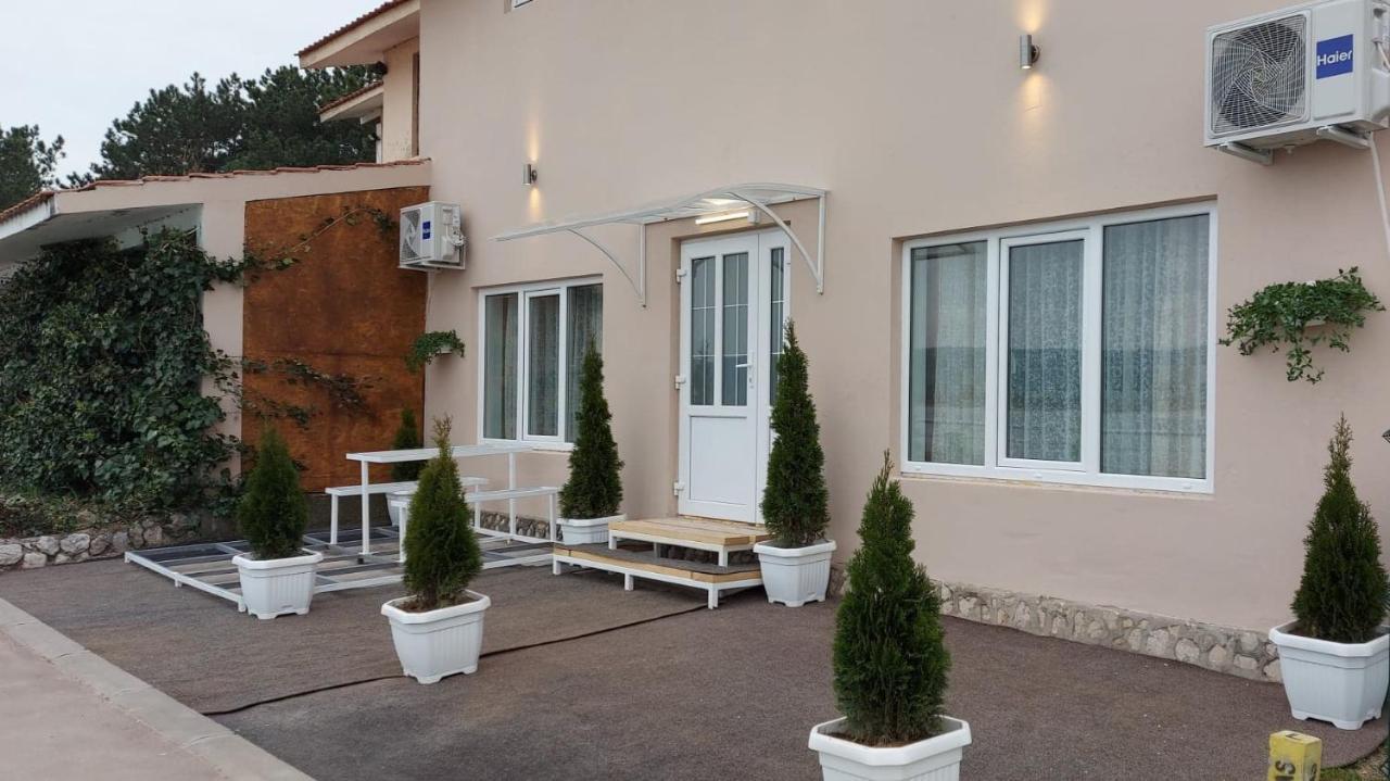 Fenix Apartment & Rooms Vinci Bagian luar foto