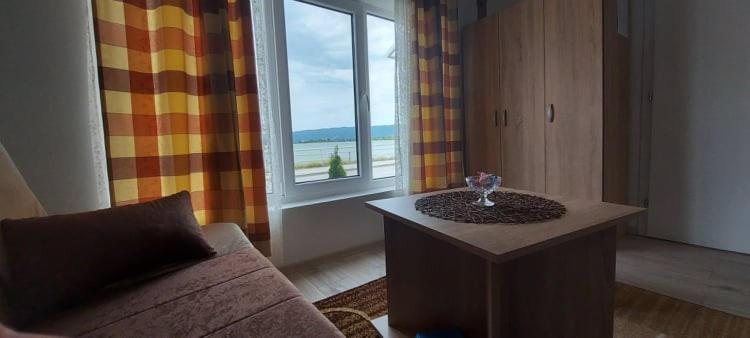 Fenix Apartment & Rooms Vinci Bagian luar foto